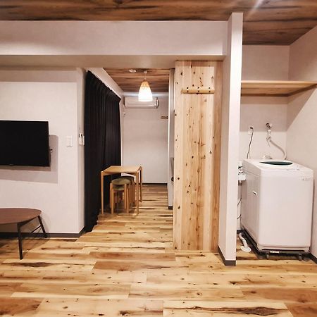 Poly Hostel Osaka Buitenkant foto