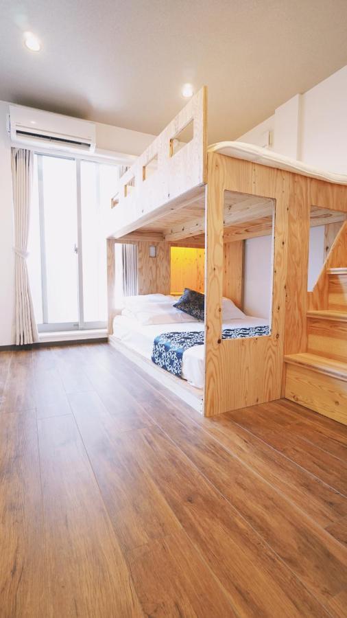 Poly Hostel Osaka Buitenkant foto