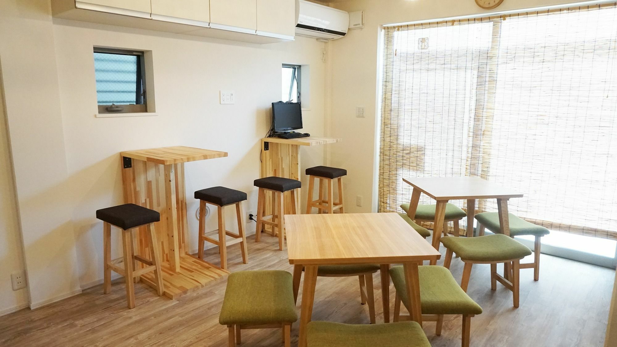 Poly Hostel Osaka Buitenkant foto